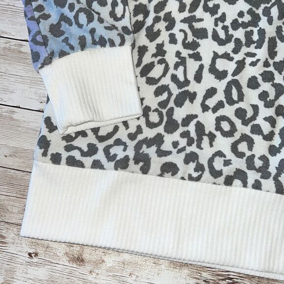 CHASER Super Soft Leopard Sweater Sweatshirt Ribbed Collar Cuffs Hem Size S NWT - Picture 6 of 9